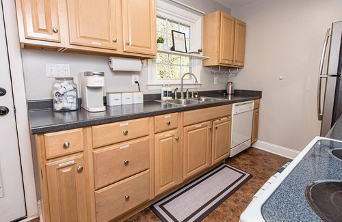 Cary House | Cozy Bungalow - less than 1 mi from downtown Cary