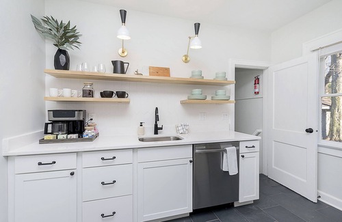 Broad Ripple House | Cozy Bungalow - walk to Broadripple Ave. and Monon