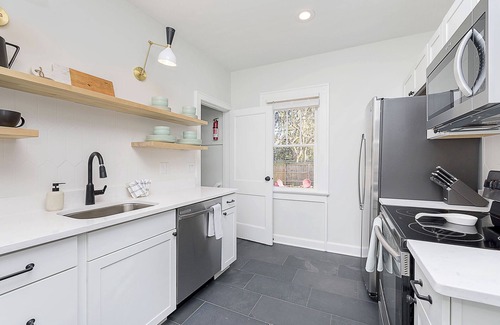 Broad Ripple House | Cozy Bungalow - walk to Broadripple Ave. and Monon