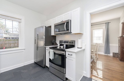 Broad Ripple House | Cozy Bungalow - walk to Broadripple Ave. and Monon