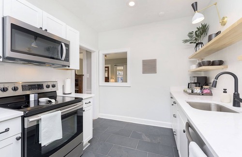 Broad Ripple House | Cozy Bungalow - walk to Broadripple Ave. and Monon