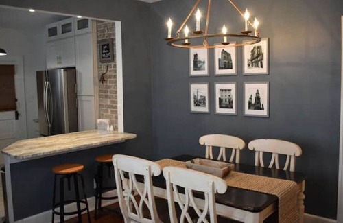 Ludlow House | Cozy bungalow with chef's kitchen near Cincinnati