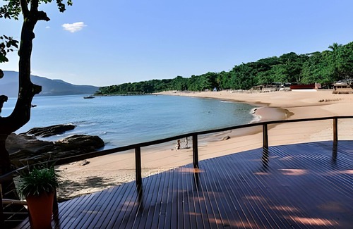 Veloso Condo | Cozy Bungalow with Hot Tub in Ilhabela