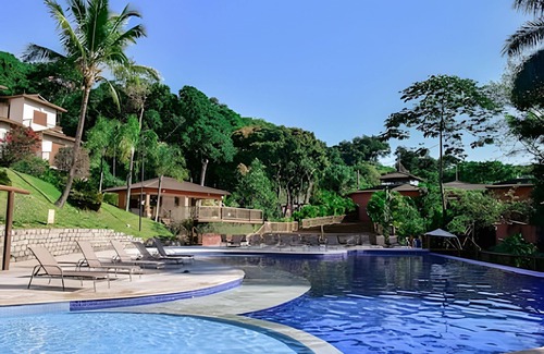 Veloso Condo | Cozy Bungalow with Hot Tub in Ilhabela