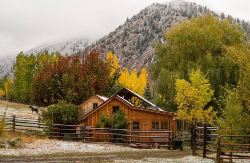 New Castle Cabin | Cozy Bunkhouse and Creekside Sauna Cabin next to the National Forest.