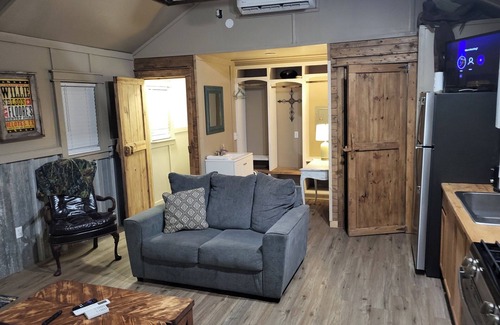 Leakey Apartment | Cozy “Bunkhouse” cabin in charming Leakey with WiFi, AC. Near Frio and Garner!