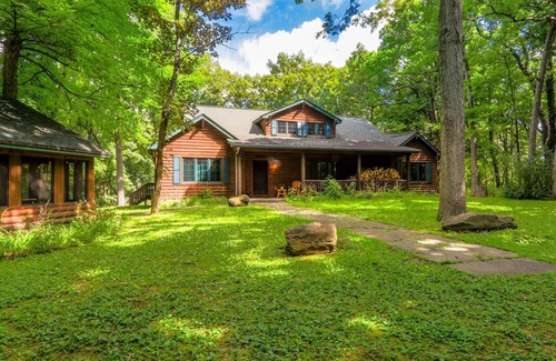 Fontana-on-Geneva Lake House | COZY CABIN HALF MILE FROM THE EXCITING FONTANA WATERFRONT!