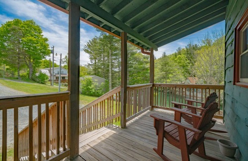 Blowing Rock Apartment | Cozy Cabin #13 - Sleeps 6 - Full kitchen + fireplace - between Boone & Blowing Rock NC