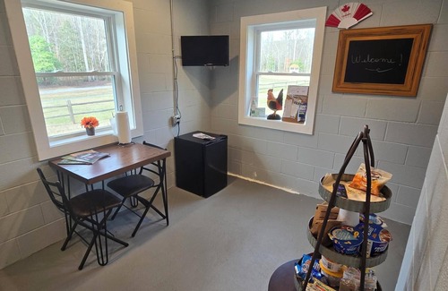 Caroleen Cabin | Cozy Cabin 2 at Bird's Nest Bunkies and Barn in Ellenboro with WiFi, AC & Heat