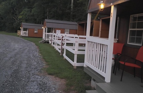 Caroleen Cabin | Cozy Cabin 2 at Bird's Nest Bunkies and Barn in Ellenboro with WiFi, AC & Heat