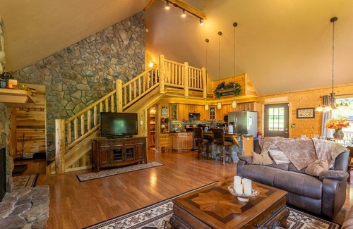 Mountain Base Cabin | Cozy Cabin 2 miles to Snowshoe on 7.5 acres~3BR+Loft~6 beds~Hot Tub~EV Charger