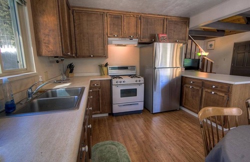 Country Club Estates House | Cozy Cabin 4 Bedroom Home by RedAwning