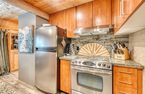Okanagan-Similkameen Cabin | Cozy cabin 5 minutes to the Apex village!