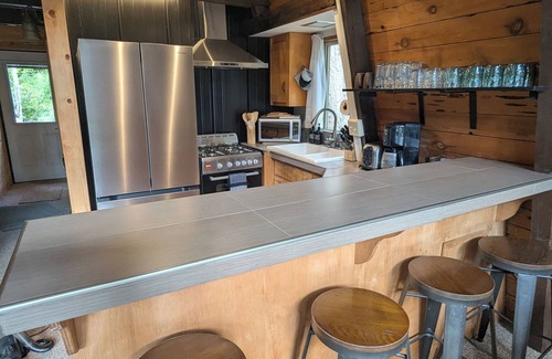 Truckee House | Cozy cabin across the street from Donner Lake