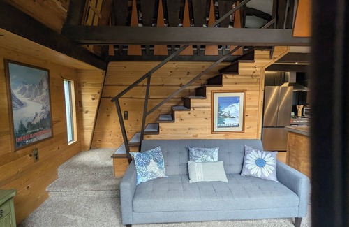 Truckee House | Cozy cabin across the street from Donner Lake