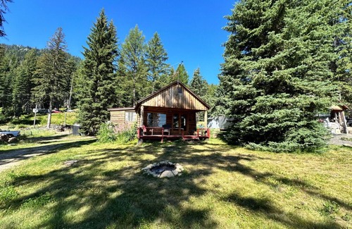 Tamarack Resort House | Cozy Cabin Across the Road from Lake Cascade, 4 miles to Tamarack Resort