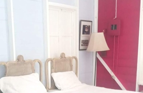 Santa Cruz Cottage | Cozy Cabin at the Steppes Estate - 20 mins from the beach
