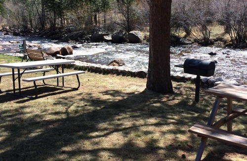 Estes Park Cabin | Cozy cabin by the Big Thompson river - Close to Downtown and RMNP