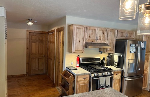 Bailey Cabin | Cozy Cabin close to the Lake, Hiking, Snowshoe, Skiing