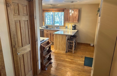 Bailey Cabin | Cozy Cabin close to the Lake, Hiking, Snowshoe, Skiing