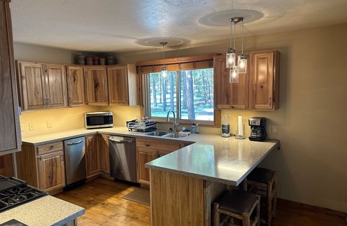 Bailey Cabin | Cozy Cabin close to the Lake, Hiking, Snowshoe, Skiing