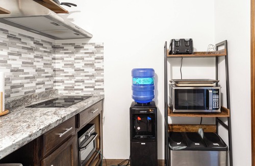 Windham House | Cozy Cabin Condo by the Mountain, 5mins to skiing!