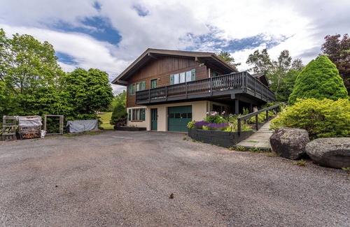 Windham House | Cozy Cabin Condo by the Mountain, 5mins to skiing!