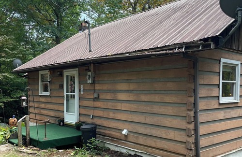 Topton Cabin | Cozy cabin for 4, 2 King size beds. Porch with view of lake. Full kitchen.