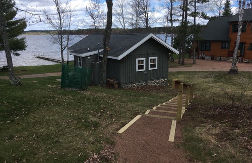 Conover Cabin | Cozy Cabin Getaway - Studio on ATV & Snowmobile Trail with Hi Speed WiFi