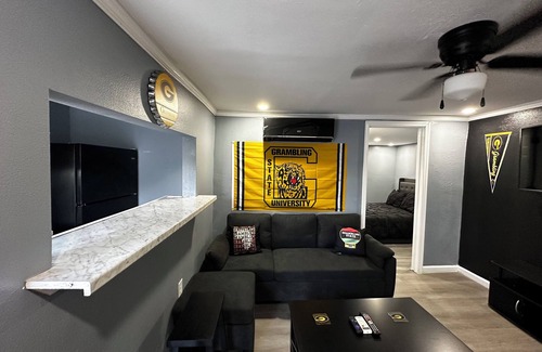 Grambling House | Cozy Cabin Guest Home Just 5 Minutes Walking To GSU