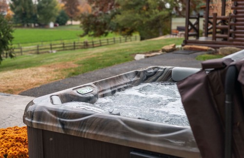Millersburg Cabin | Cozy cabin in Amish country with hot tub and jacuzzi