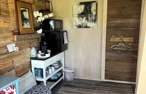 New Bern Cabin | Cozy cabin in charming New Bern with AC, WiFi, salt water pool and River access.