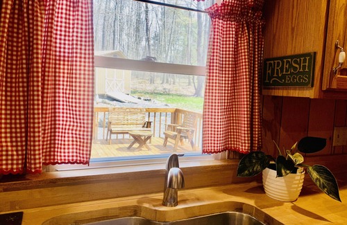 Pocono Lake Cabin | Cozy Cabin in Poconos with big backyard