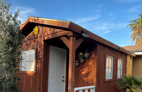 Summerlin Cabin | Cozy cabin in safe neighborhood fabulous Las Vegas with WiFi, AC