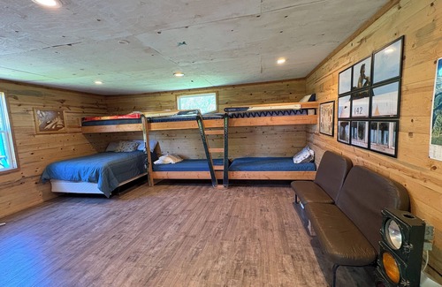 Dingle House | Cozy Cabin In The Country - Dingle, ID