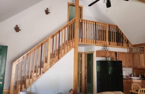 Bovina Center Cabin | Cozy cabin in the woods on top of the ridge. A quiet retreat.