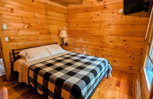 West Springfield Cabin | Cozy Cabin in the Woods with Beautiful Pond Views