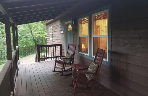 Sylva Cabin | Cozy cabin in the woods with AC, WiFi in awesome Sylva
