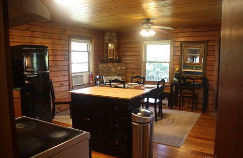 Fort Valley Cabin | Cozy cabin in tranquil Fort Valley with AC, WiFi