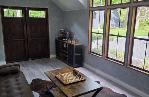 Augusta Cabin | Cozy cabin in tranquil Augusta with WiFi, AC