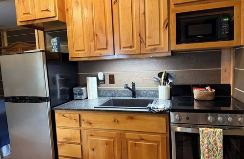 Cleora Cabin | Cozy Cabin in wooded setting WITH HOT TUB