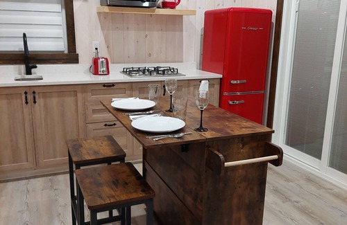Pointe aux Roches Cabin | Cozy cabin including a pool and a country view, 5 min from the lake.
