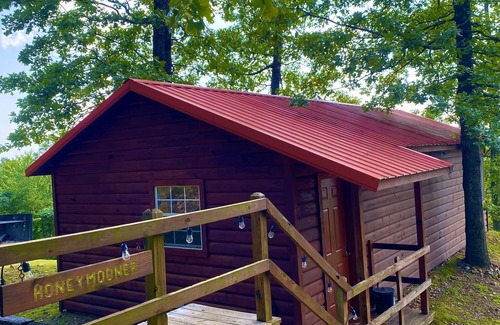 Mena Cabin | Cozy Cabin, Jacuzzi Tub, Kitchenette, Mountain View, ATV access to trails