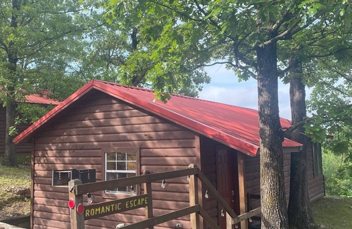 Mena Cabin | Cozy Cabin, Jacuzzi Tub, Kitchenette, Screened in Porch, Mountain Views.