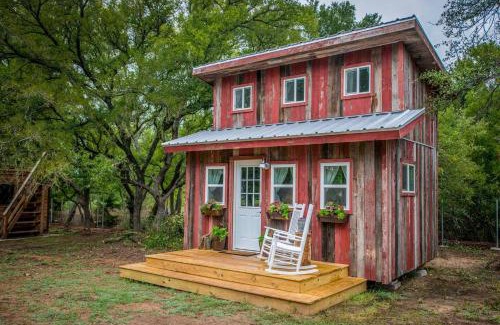 Waco House | Cozy Cabin Little Red Hen 12 min to Magnolia