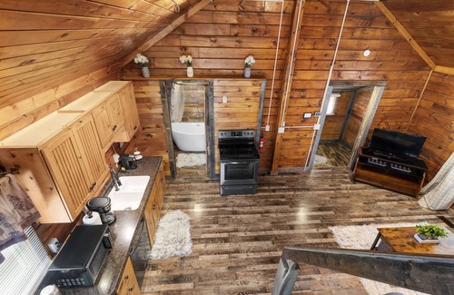 Milton Cabin | Cozy Cabin Madison Indiana