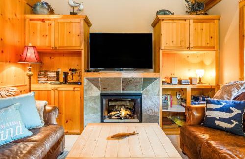 Manzanita House | Cozy Cabin MCA 1356