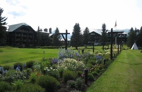 East Glacier Park Village Cabin | Cozy Cabin Minutes from Glacier's Two Medicine Valley