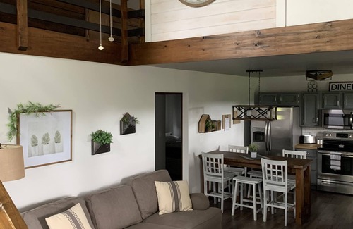 Huntingdon Cabin | Cozy Cabin Minutes from Raystown Lake/Allegrippis Bike Trails