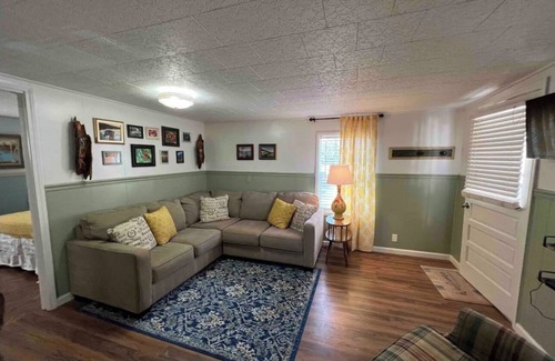 Henderson House | Cozy Cabin Near Lake Norfork
